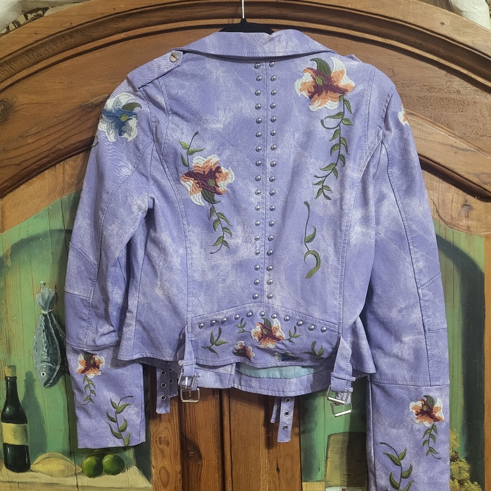 AFTF Basic Women's Embroidered Floral Jacket - Picture 7 of 12
